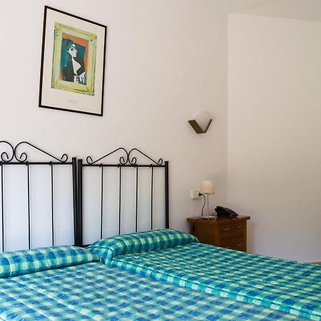 Hostal Rosales Es Pujols Buitenkant foto