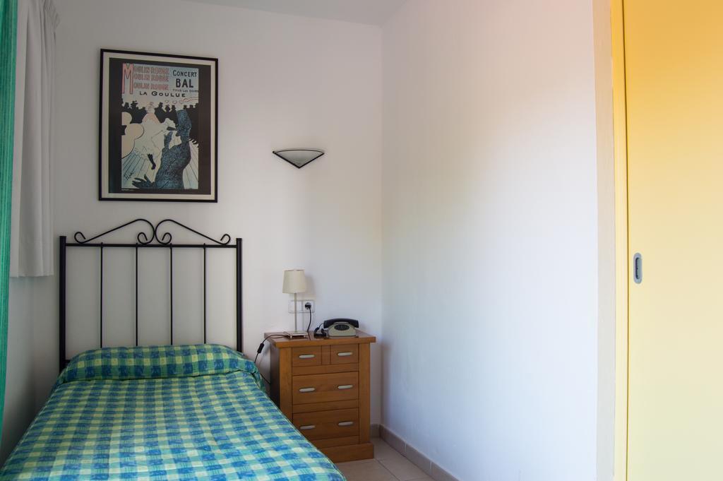 Hostal Rosales Es Pujols Kamer foto