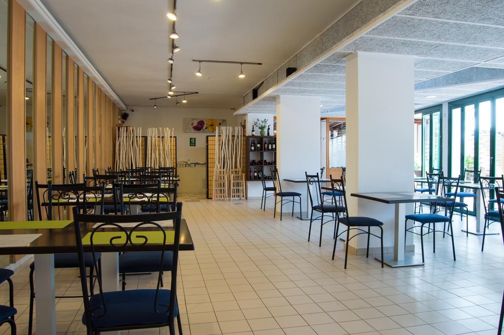Hostal Rosales Es Pujols Buitenkant foto