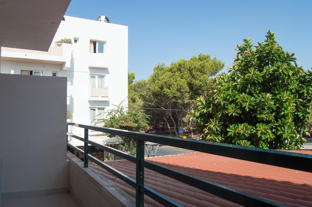 Hostal Rosales Es Pujols Buitenkant foto