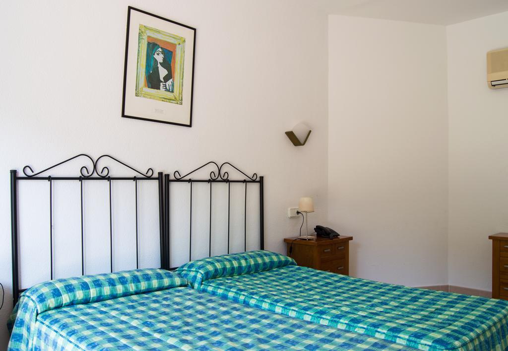 Hostal Rosales Es Pujols Buitenkant foto