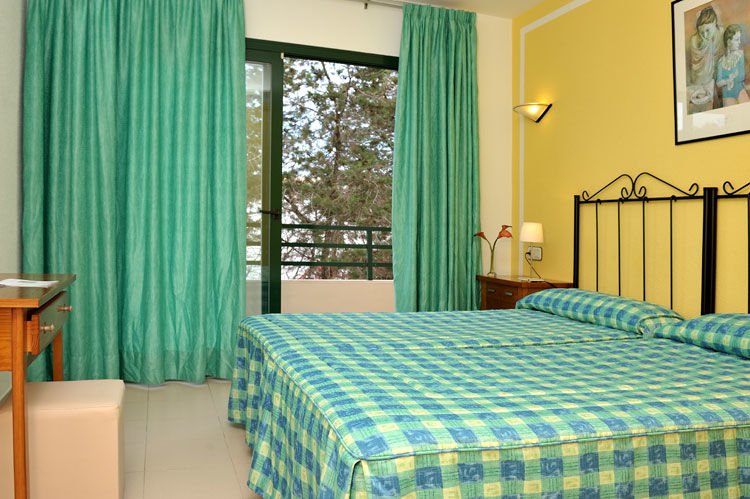 Hostal Rosales Es Pujols Buitenkant foto