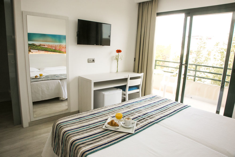 Hostal Rosales Es Pujols Buitenkant foto