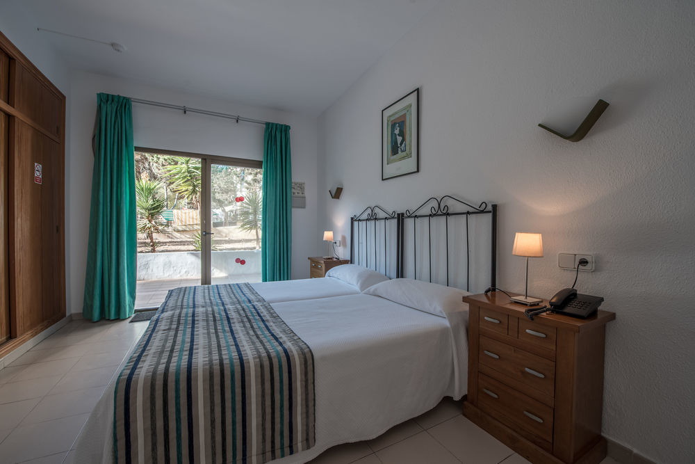 Hostal Rosales Es Pujols Buitenkant foto
