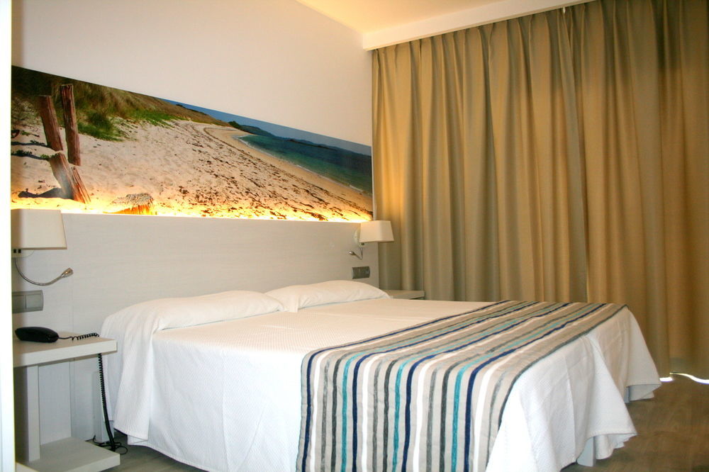 Hostal Rosales Es Pujols Buitenkant foto