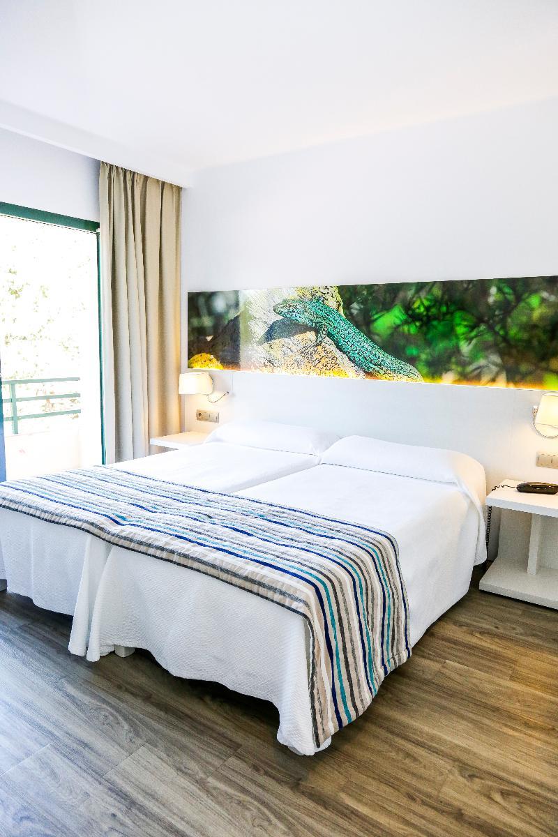 Hostal Rosales Es Pujols Buitenkant foto